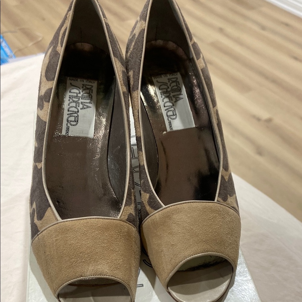 Vintage Brown Tan Peep-Toe Heels with Medium Heel Never Worn!